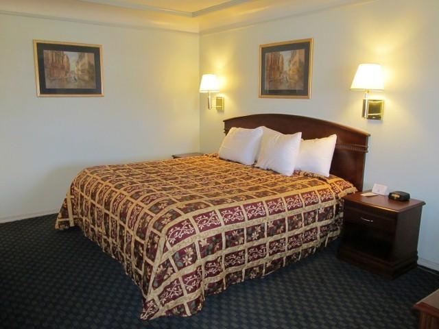 Whitten Inn Van Horn Rum bild